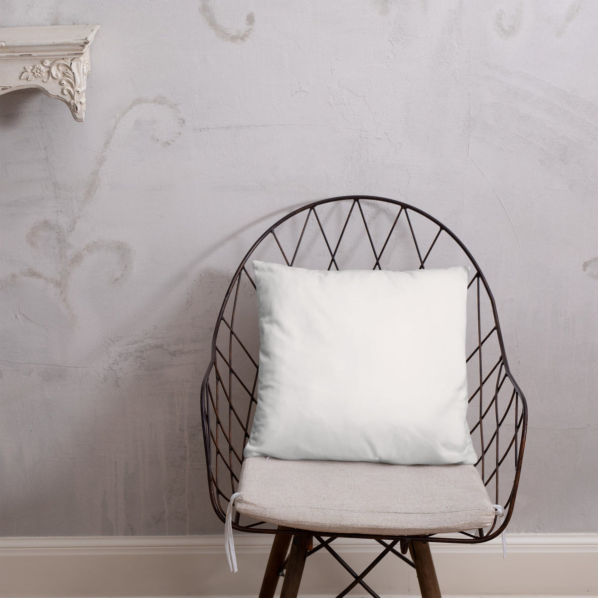 Coussin Classique - 18″×18″ La classe des quatre pattes |